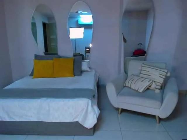 Freechat AlinaKravitz on BongaCams