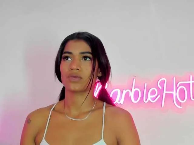 BarbieHotLaura — A very erect cock and a very wet pussy make us horny.
Queremos que nos hagas humedecer y venirmos a chorrWe want you to make us wet and we will come in spurtsos