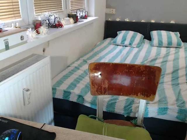 Bessy123 — I like watching a client's camera. And my pleasure is that she enjoys it.Speak czech republik.