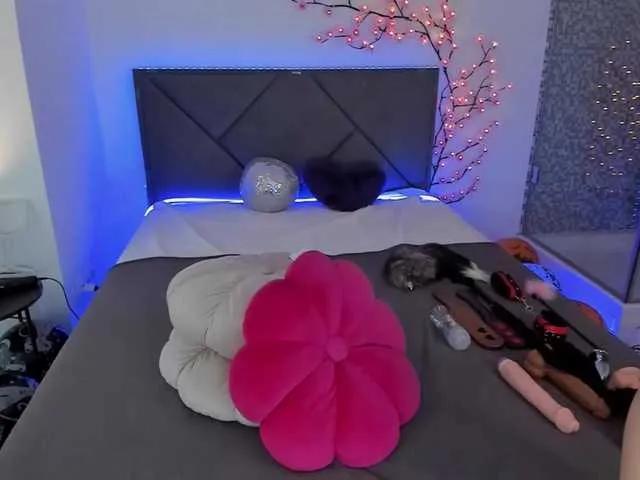 CassieEvans — I like men who are relaxed, attentive, loving, respectful and fun. I like that they always have a topic of conversation and propose new things.