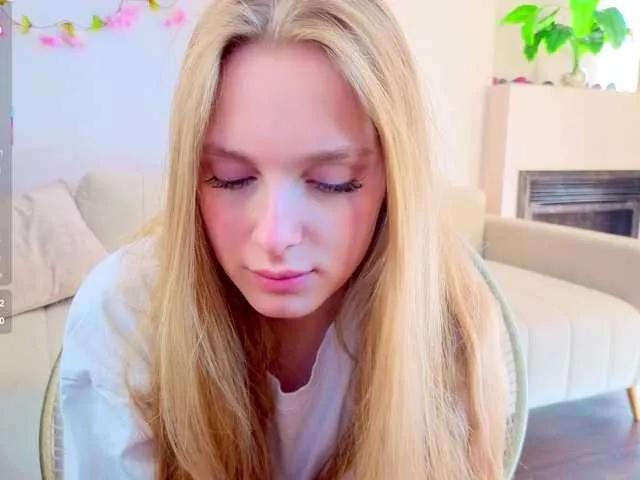 Freechat CrimsonAura on BongaCams