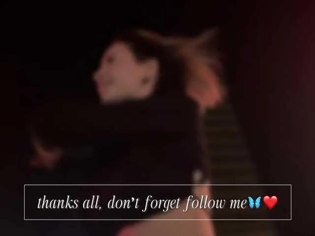 emely1benz on BongaCams