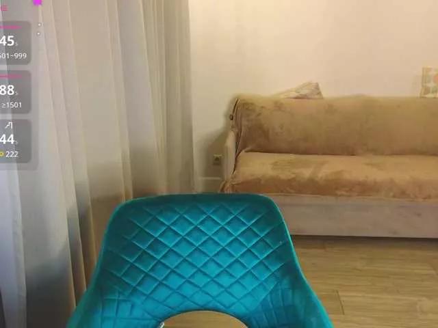 emely1benz on BongaCams