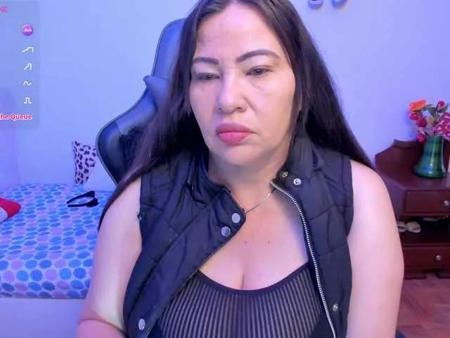 esmeraldamilf on BongaCams 