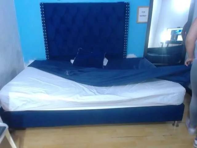 kinky-redhead18 — chupen los pezones