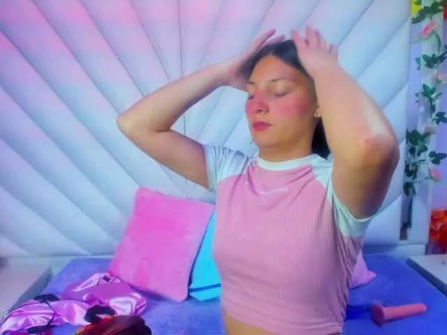 LunaBennett — I like to do everything from sensual and erotic shows to games and challenges. There is nothing that I like more to do that my spectators laugh and have fun. I also love fashion and makeup, and I love experimenting with new looks and styles.