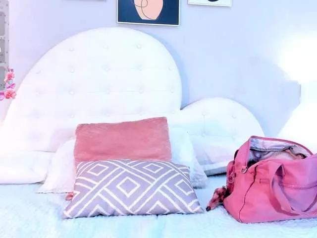 Freechat mhia-paris on BongaCams