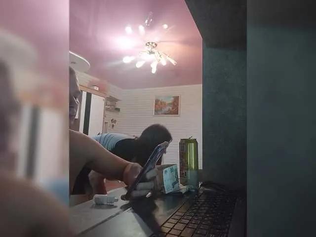 Niki233221 on BongaCams 