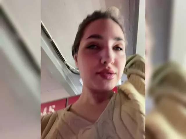 YoloLove on BongaCams