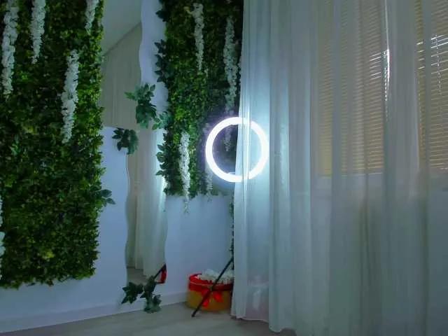 Freechat ZinaSquirts on BongaCams