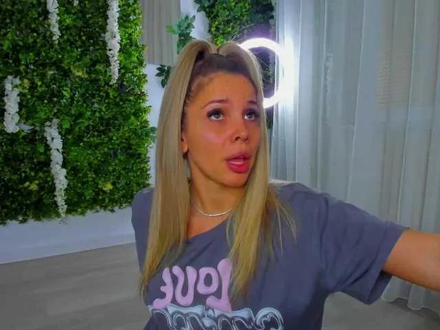 Freechat ZinaSquirts on BongaCams