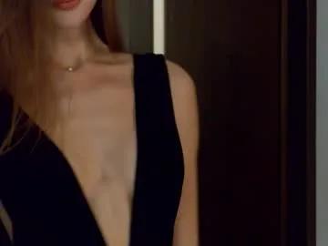 flowerr_powerr — colorful erotic outfit <3 [900 tokens left] #new #erotic #dance #longlegs #lovense