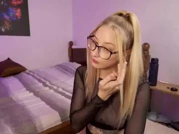 Freechat foxeslovefoxes on Chaturbate