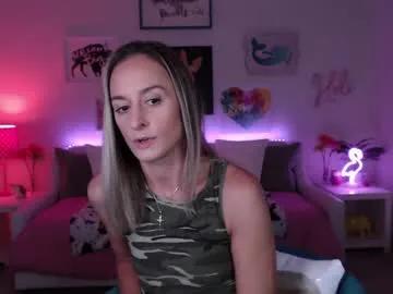 Freechat holihurricane on Chaturbate
