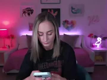 Freechat holihurricane on Chaturbate