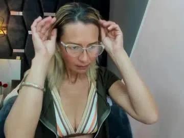 Group issa_milf__ on Chaturbate