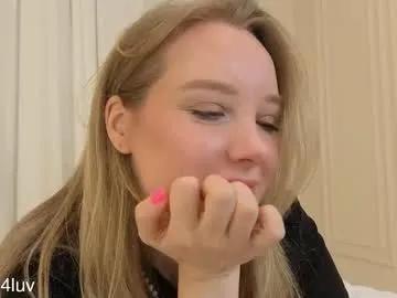 l1n4luv — Hiii, my name Lina !!!! GOAL: OIL BOOBS + NIP SLIP  #shy #18 #blonde  #bigboobs [345 tokens remaining]