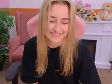 lulu___moon — GOAL: dog pose [400 tokens remaining] Welcome to my room! #feet #blonde #cutie #lovense #nude