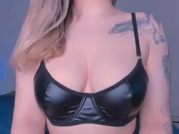 meow_rinnie — Im Roxy, lets have some fun, PVT open! #18 #bigtits #bigass #lovense #natural - Goal:  Sexy doggy pose [39 tokens remaining]