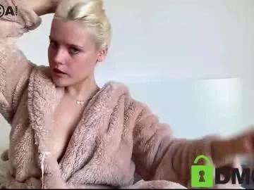 petiteminxlara on Chaturbate