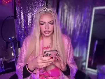 plasticfuckdoll on Chaturbate