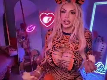 plasticfuckdoll on Chaturbate