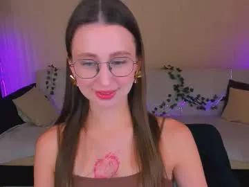 Freechat yourlovelystoryy on Chaturbate
