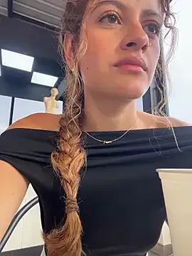 alana15 on StripChat 