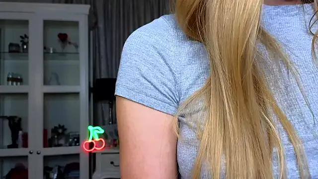 AnneFoxy — Freechat on StripChat