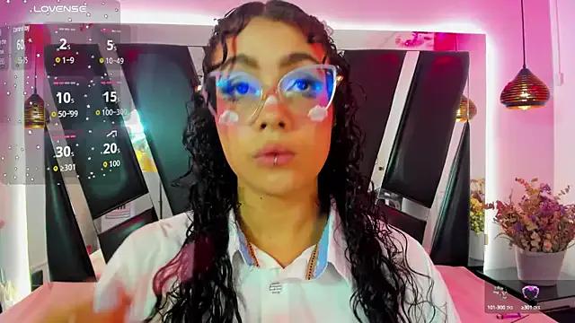 Freechat antonelllepiercee on StripChat