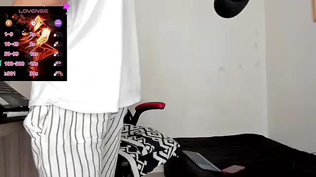 Aron_Baylor — Naked  and feet