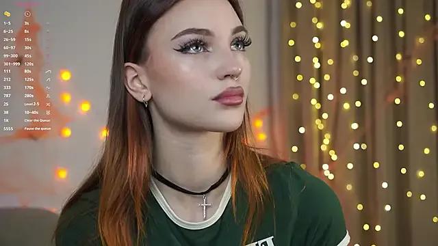 beckymadsons — Pinch my pierced nipples close to cam