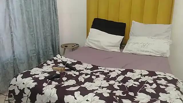 Bella_2025 on StripChat 