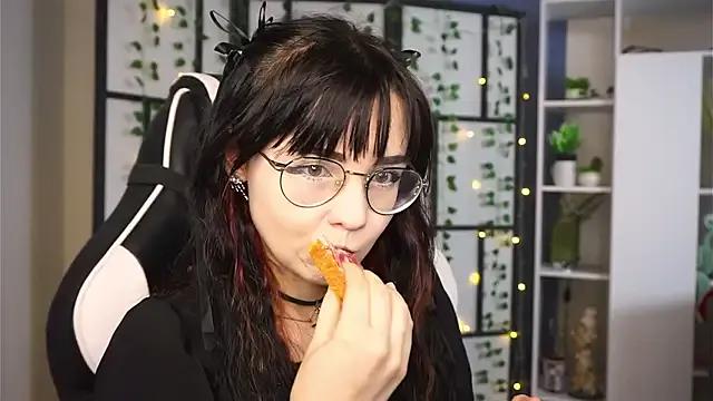 BereniceBattersby on StripChat 