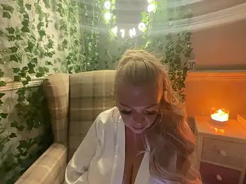 BonnyDesire on StripChat 