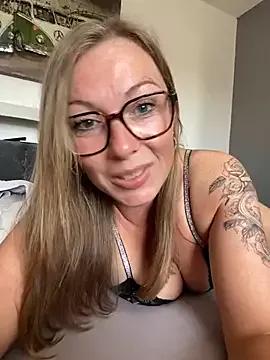 BunnyDiamond1 on StripChat 