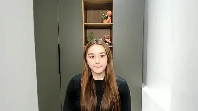 CleotildeBijan — Show biceps