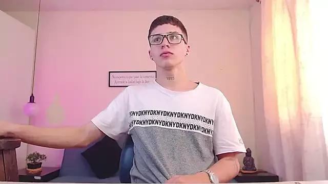 Freechat Cumandres18 on StripChat