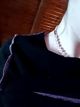 Freechat CurlyElisa on StripChat