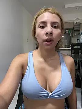 DollMagguie on StripChat 