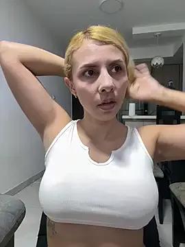 DollMagguie on StripChat 