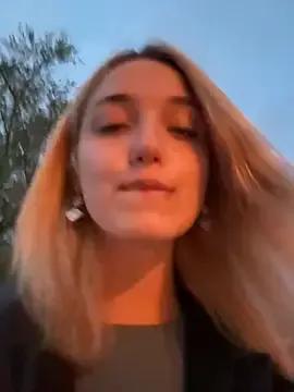 DollyTall on StripChat 