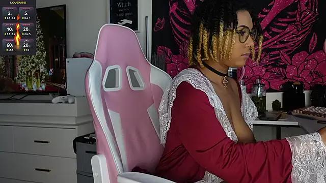 StripChat DreaLaLuna is Freechat DreaLaLuna — random watcher controls domi 10 mins