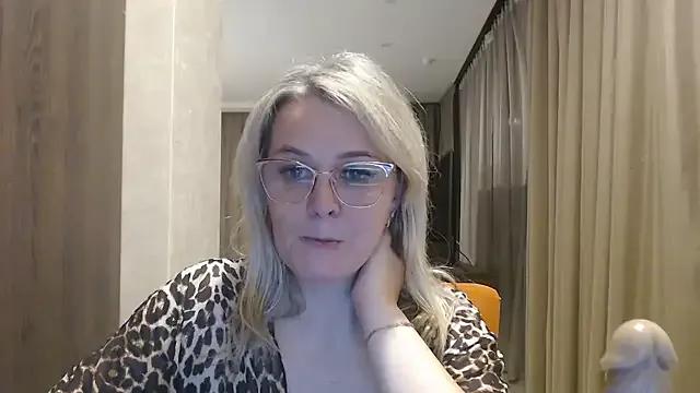 EleanoraDream on StripChat 