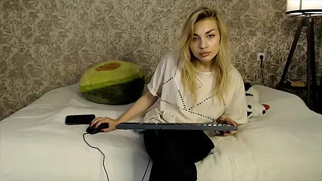 Ella_Milla on StripChat 