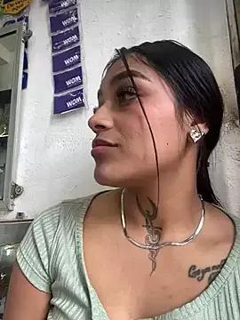 Freechat Emily_sharlot on StripChat