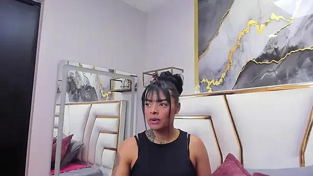 EmmaEbony_ on StripChat 