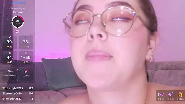 emmy_walker on StripChat 