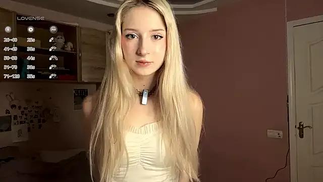 StripChat FridaAaberg is Private FridaAaberg — I will lie on the bed and masturbate