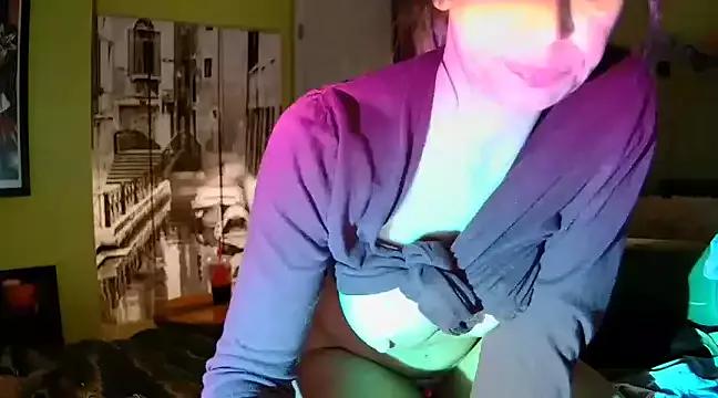 GardenGirl00 on StripChat